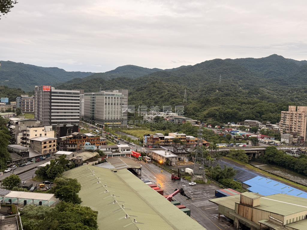 摩天鎮遠景三房美屋房屋室內格局與周邊環境