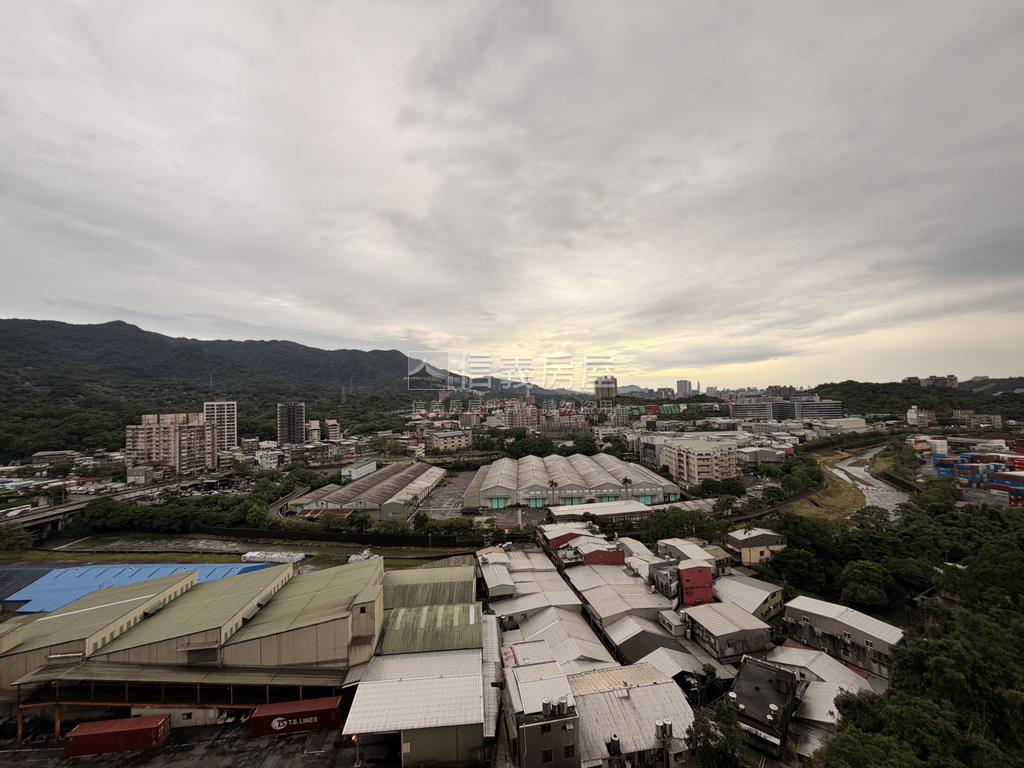 摩天鎮遠景三房美屋房屋室內格局與周邊環境