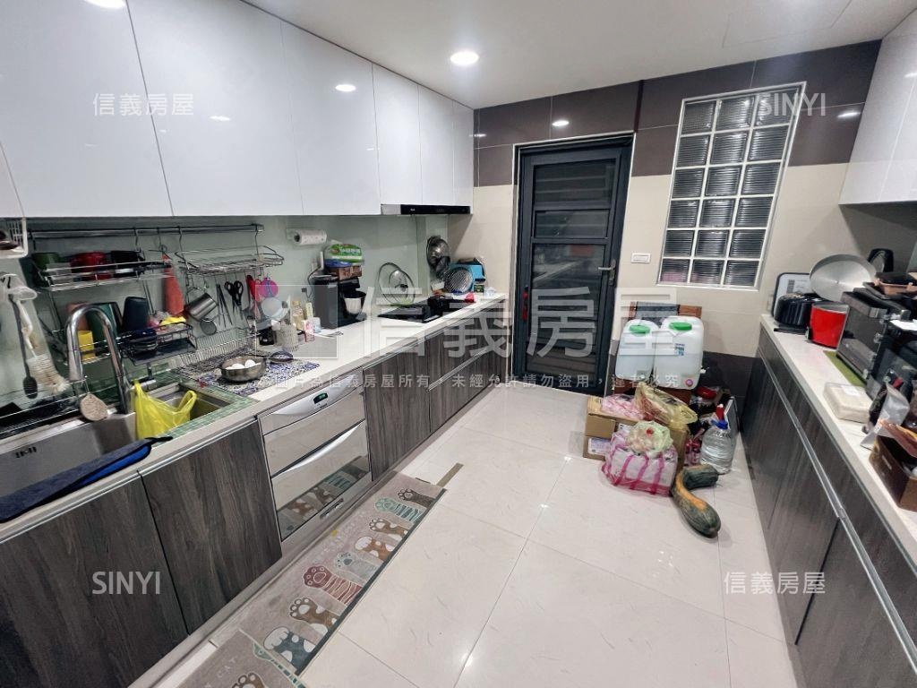 近中華路鄰路透天房屋室內格局與周邊環境