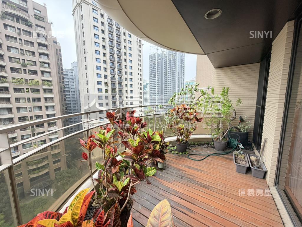 再一間紐約之星裝潢豪邸房屋室內格局與周邊環境