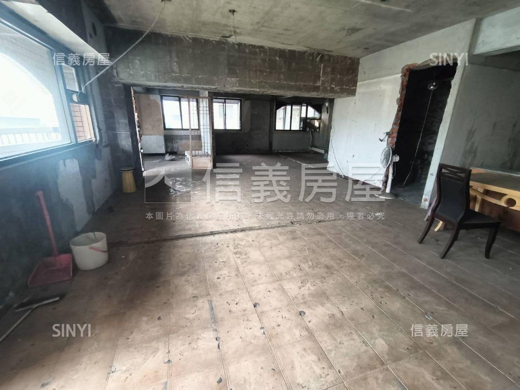 京城阿波羅高樓採光宅房屋室內格局與周邊環境