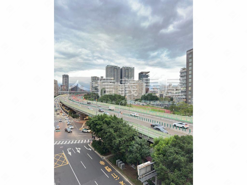 劍橋大樓美住辦房屋室內格局與周邊環境