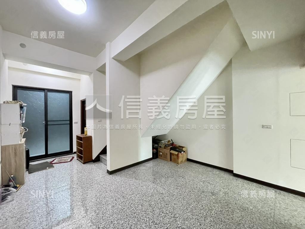 安南稀有約４年店面透天房屋室內格局與周邊環境