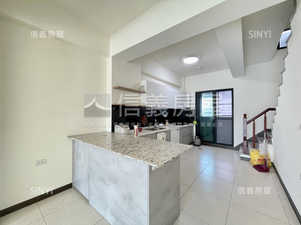 安南稀有約４年店面透天房屋室內格局與周邊環境