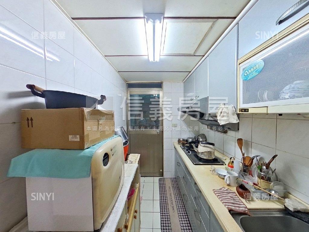 機場捷運新北產業電梯３房房屋室內格局與周邊環境