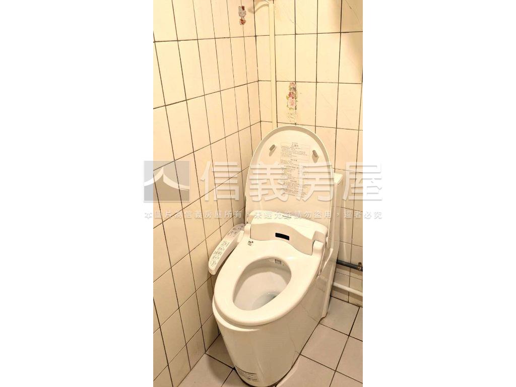 藍天白雲稀有透天店面房屋室內格局與周邊環境