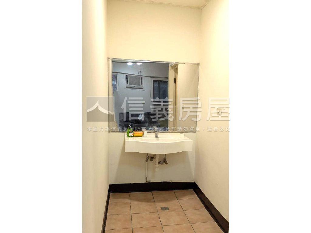 藍天白雲稀有透天店面房屋室內格局與周邊環境