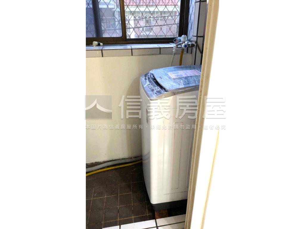 藍天白雲稀有透天店面房屋室內格局與周邊環境