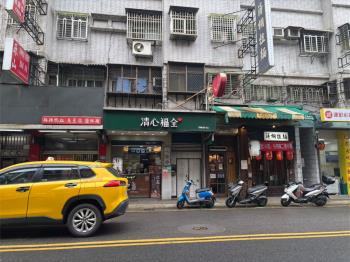 藍天白雲稀有透天店面