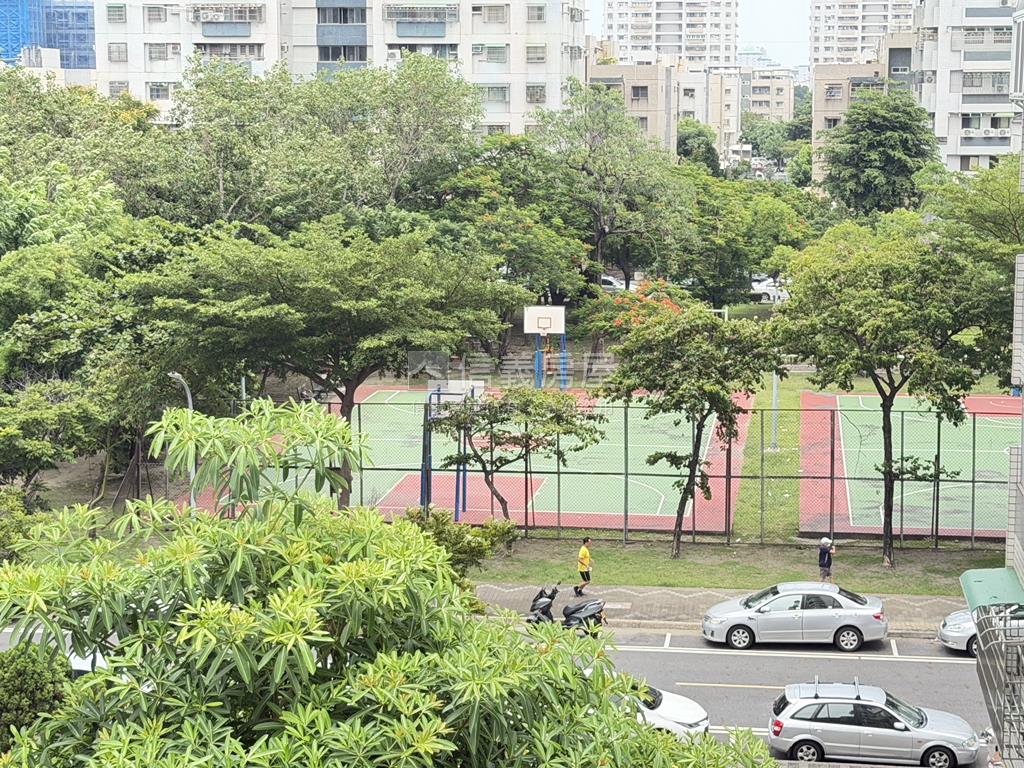 近誠品前後陽台三房美妝寓房屋室內格局與周邊環境
