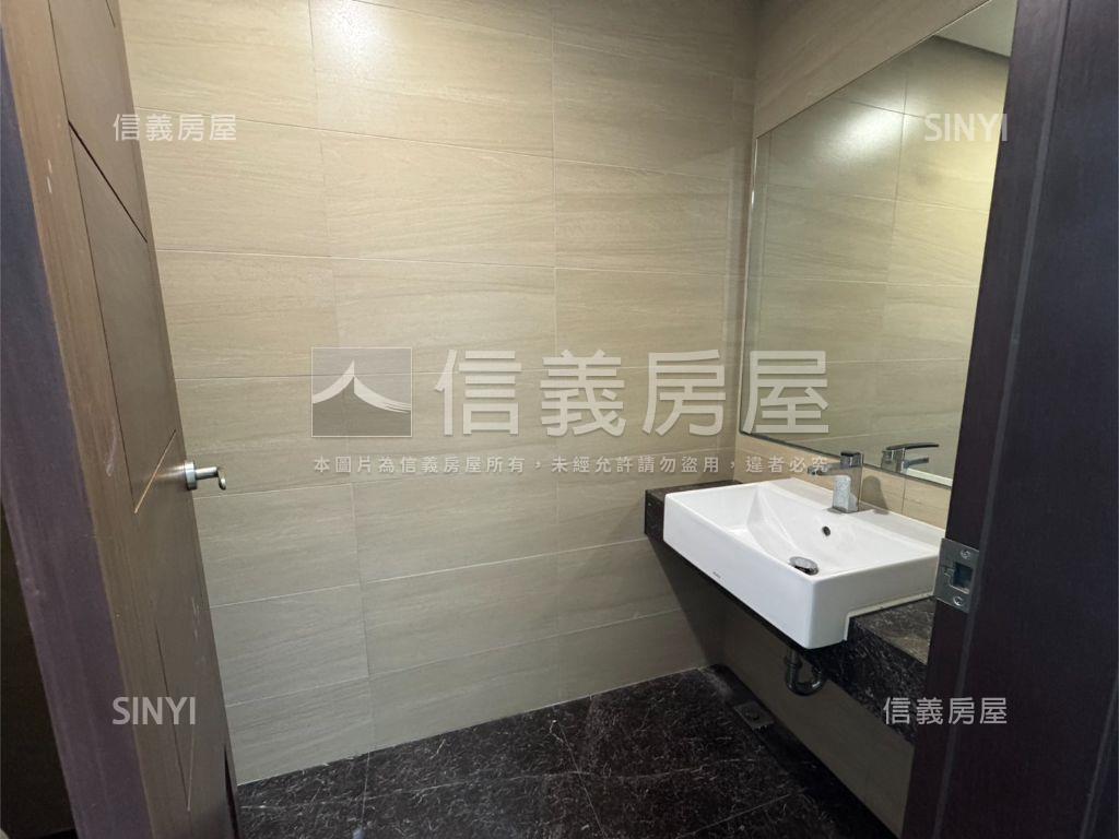 長虹天薈挑高店面珠寶盒房屋室內格局與周邊環境