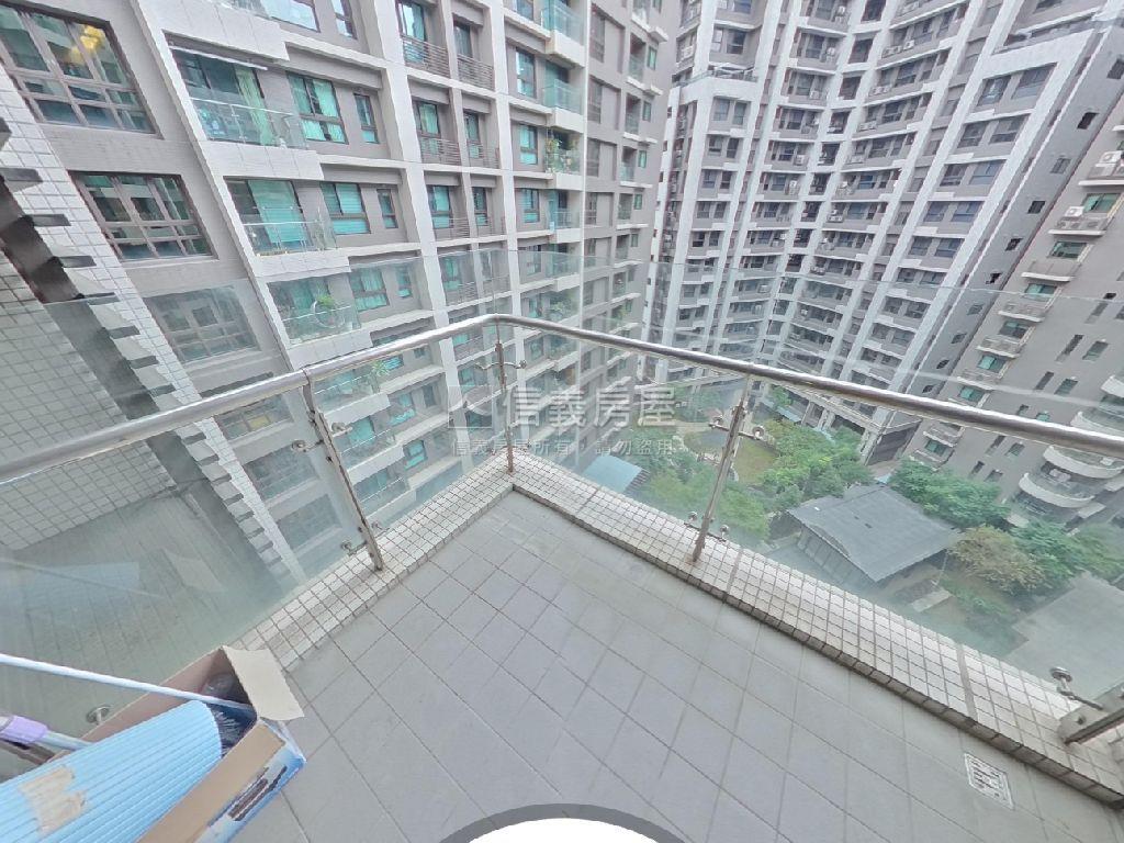 世界之星明亮四房平面車位房屋室內格局與周邊環境