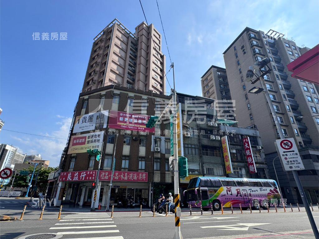 商三轉角獨棟透天房屋室內格局與周邊環境