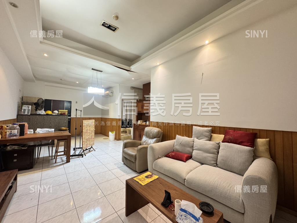 長億城木質２房２廳２衛房屋室內格局與周邊環境