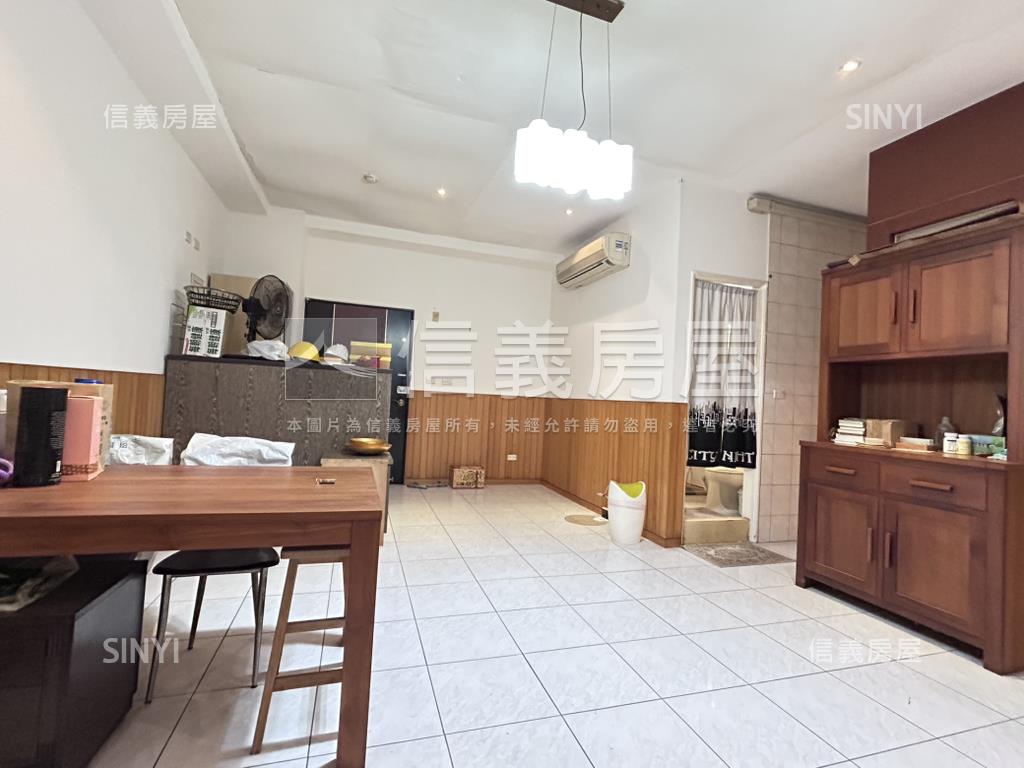 長億城木質２房２廳２衛房屋室內格局與周邊環境