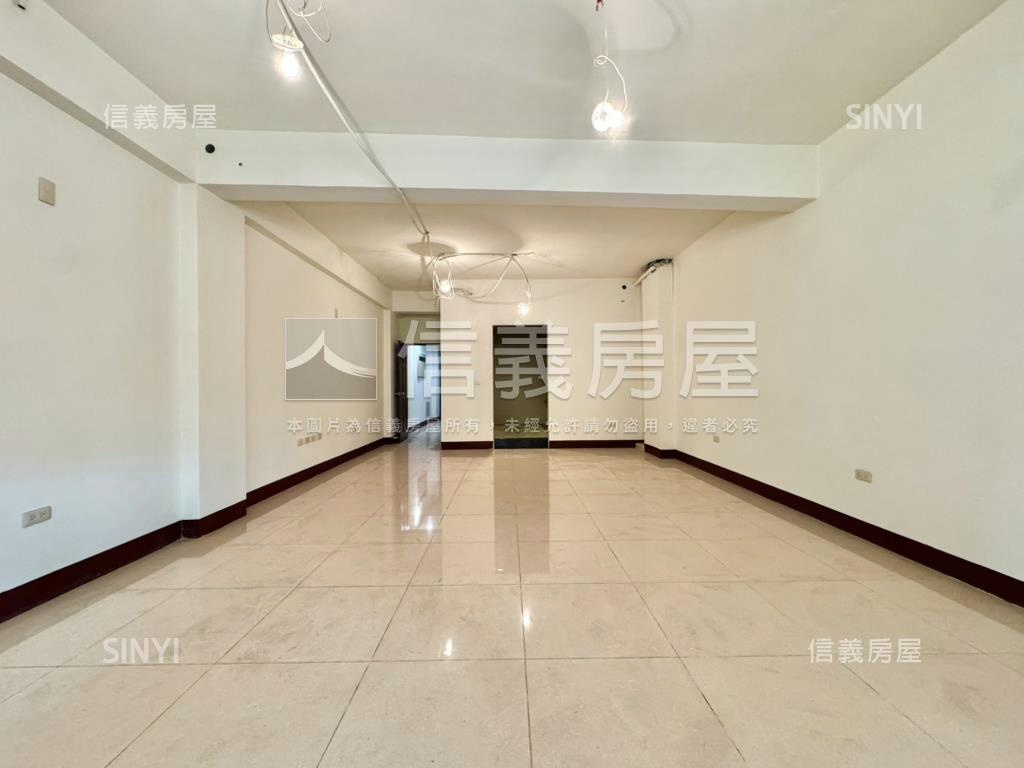 正義商圈建國正路面寬透店房屋室內格局與周邊環境