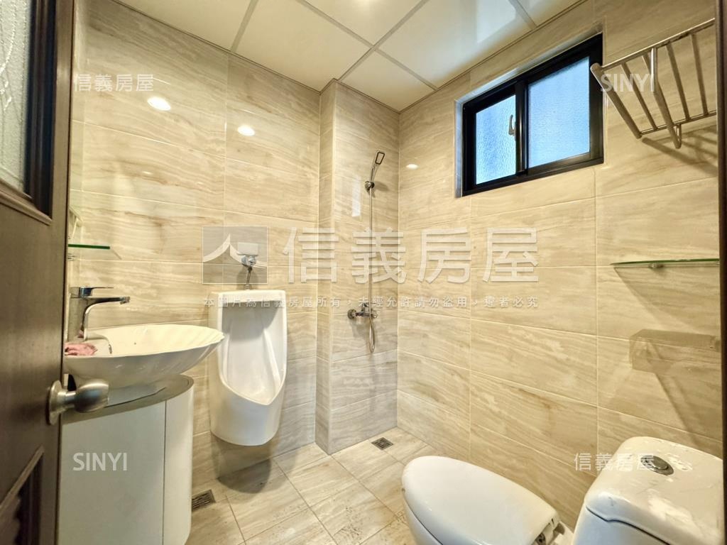 正義商圈建國正路面寬透店房屋室內格局與周邊環境