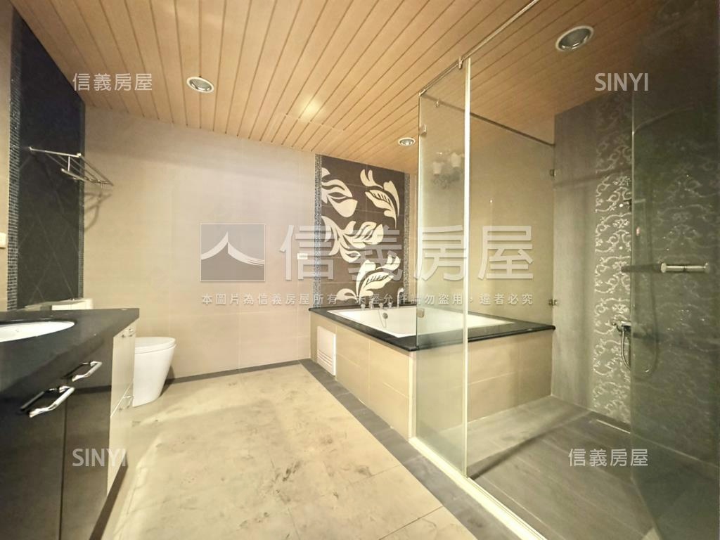 正義商圈建國正路面寬透店房屋室內格局與周邊環境