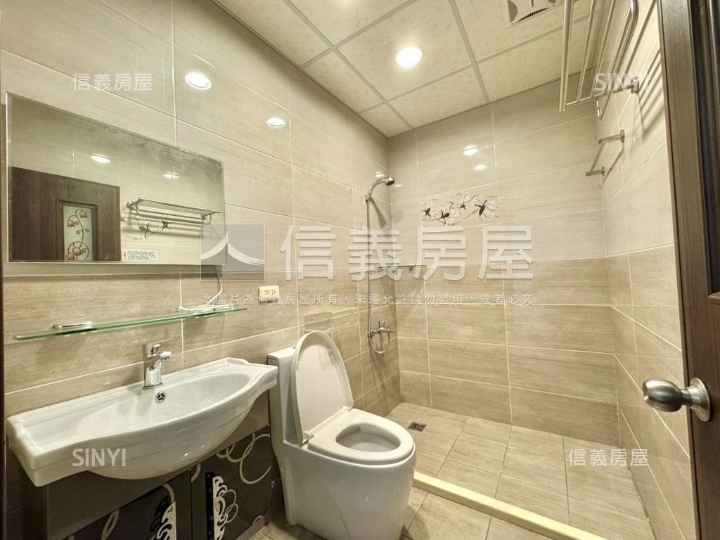 正義商圈建國正路面寬透店房屋室內格局與周邊環境