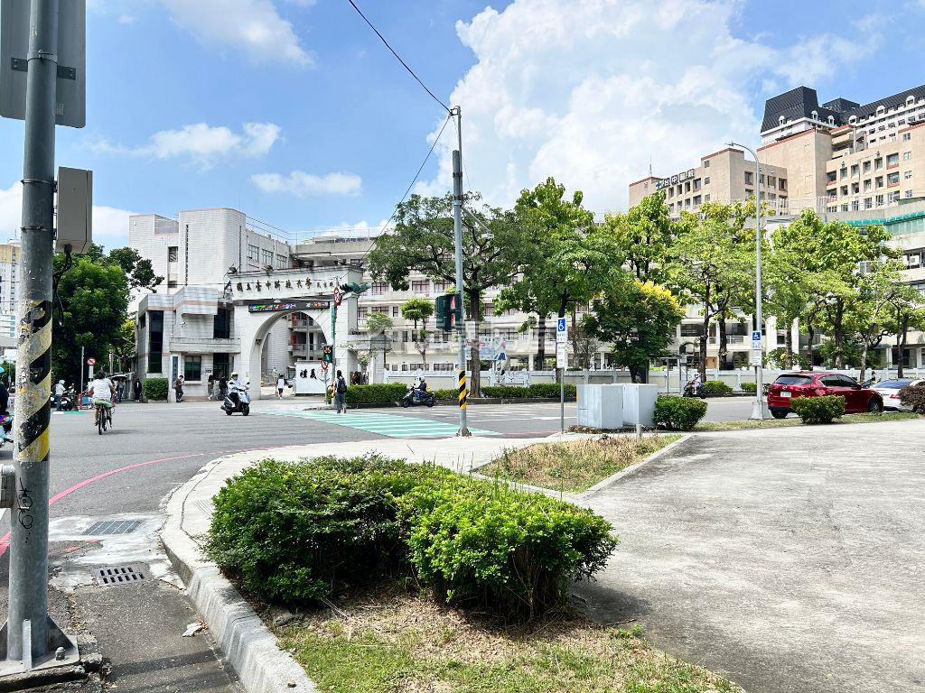 近居仁國中美２房２衛房屋室內格局與周邊環境