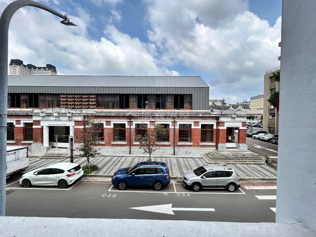 近居仁國中美２房２衛房屋室內格局與周邊環境
