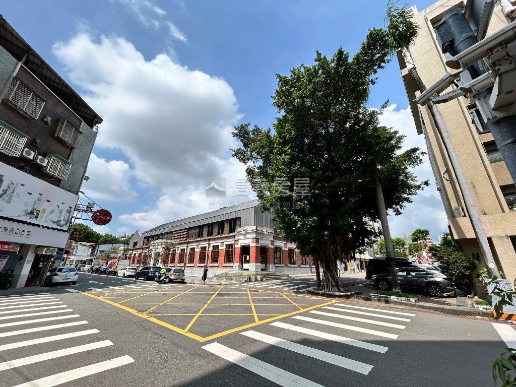近居仁國中美２房２衛房屋室內格局與周邊環境