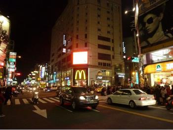 逢甲稀有熱鬧店面