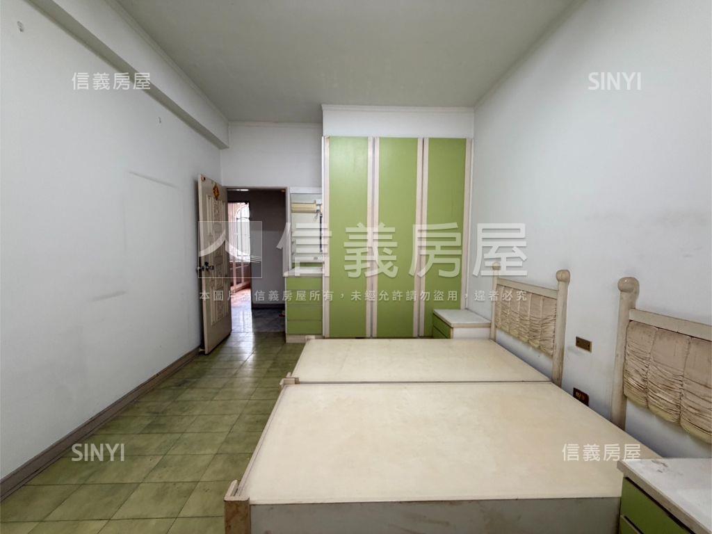 陽明文山面公園車庫透天房屋室內格局與周邊環境