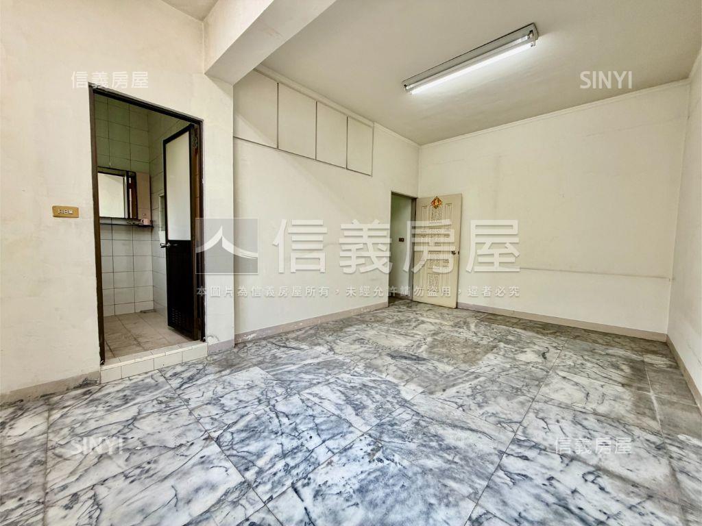 陽明文山面公園車庫透天房屋室內格局與周邊環境
