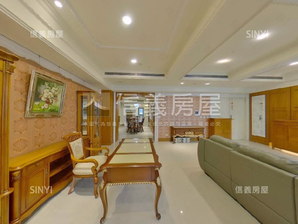 百達富裔２３Ｄ裝潢雙平車房屋室內格局與周邊環境