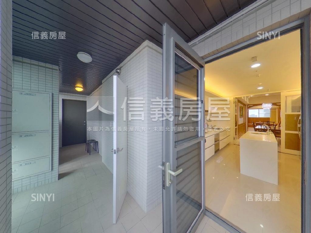 百達富裔２３Ｄ裝潢雙平車房屋室內格局與周邊環境