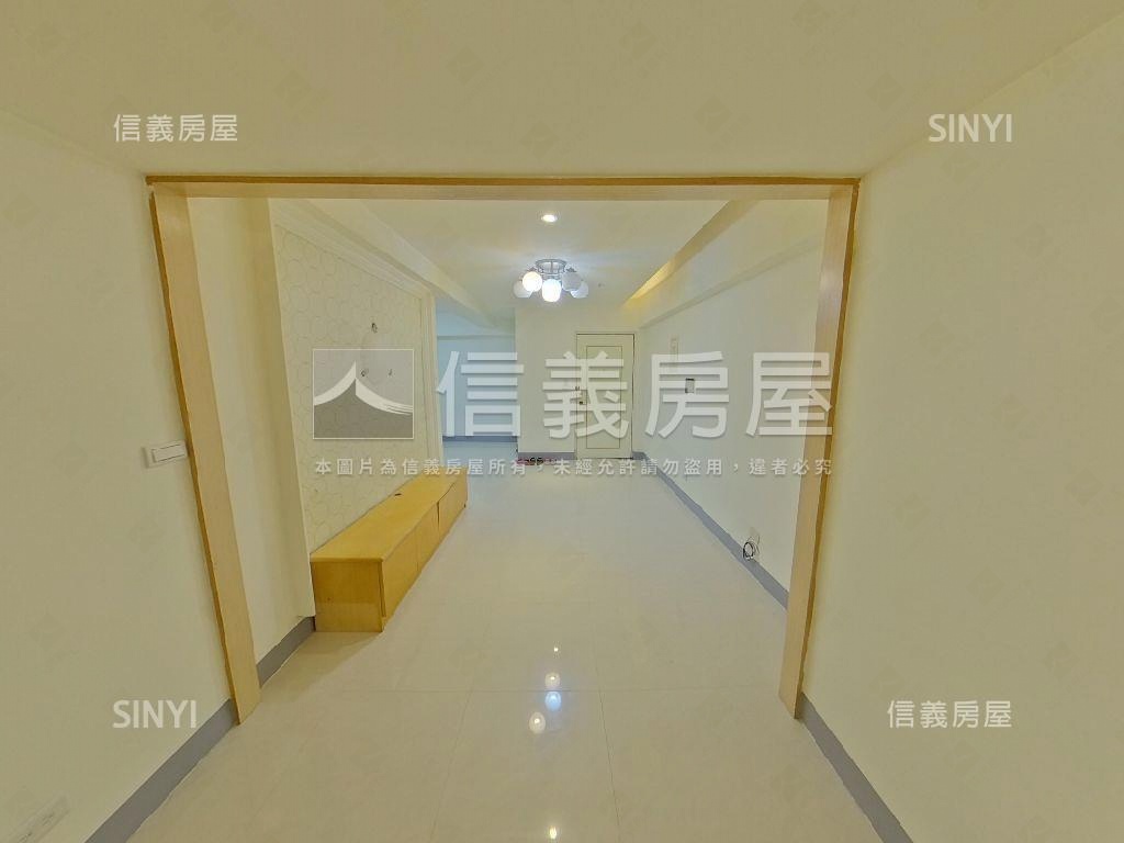 皇家高樓美景２房車位房屋室內格局與周邊環境