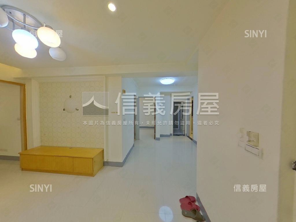 皇家高樓美景２房車位房屋室內格局與周邊環境