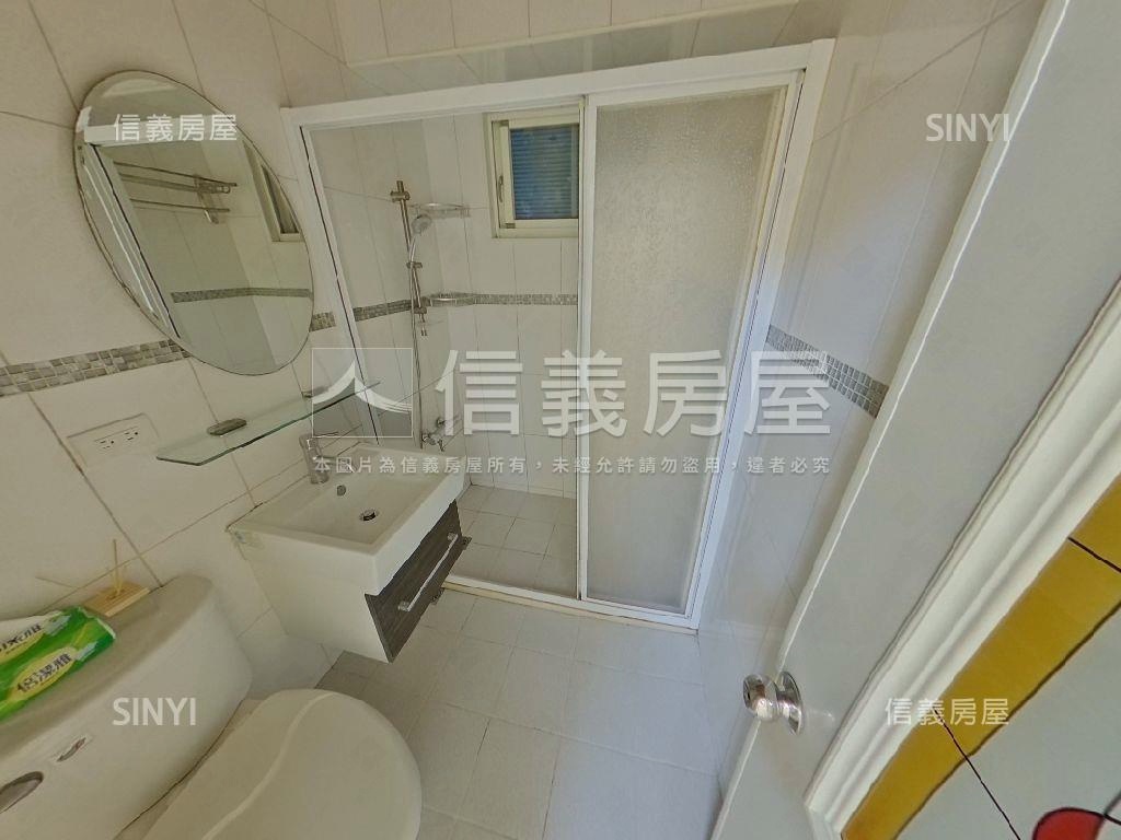 皇家高樓美景２房車位房屋室內格局與周邊環境