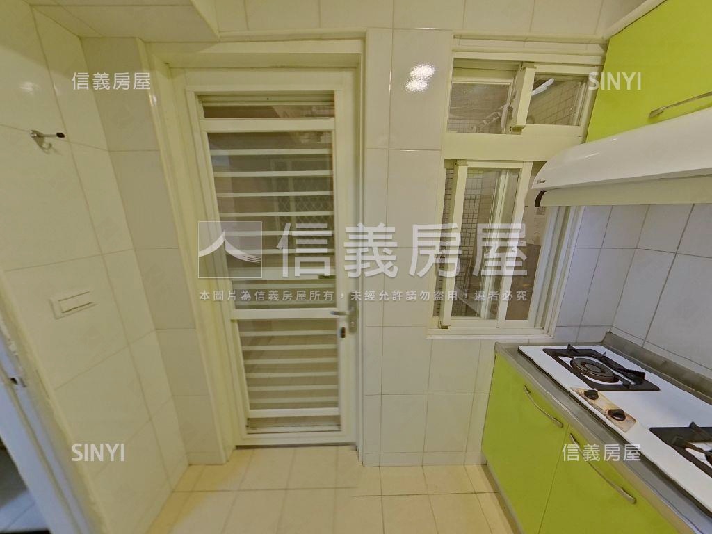 皇家高樓美景２房車位房屋室內格局與周邊環境