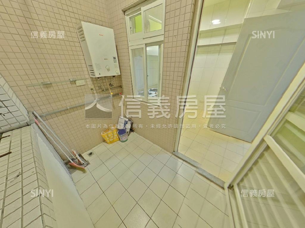 皇家高樓美景２房車位房屋室內格局與周邊環境