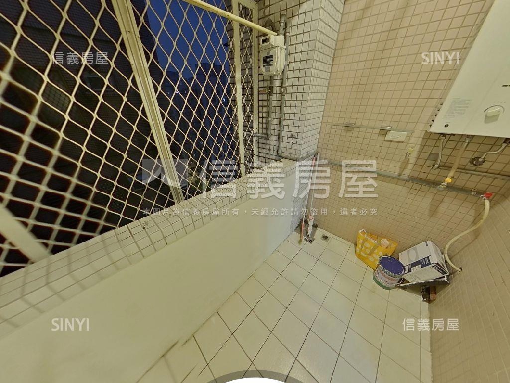 皇家高樓美景２房車位房屋室內格局與周邊環境