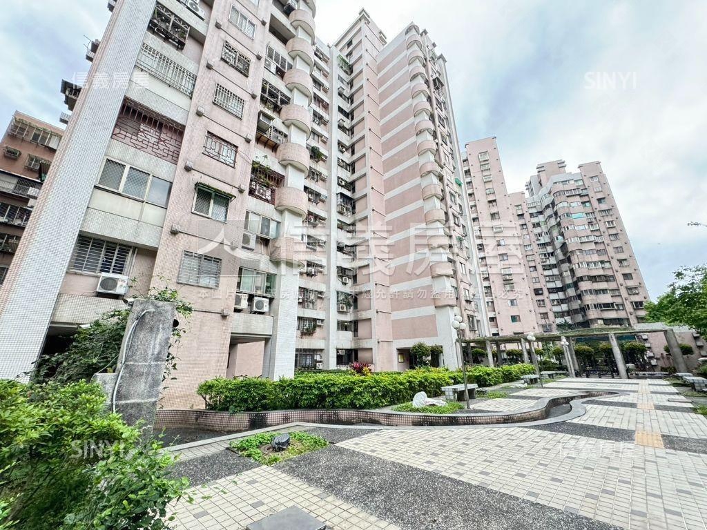 皇家高樓美景２房車位房屋室內格局與周邊環境