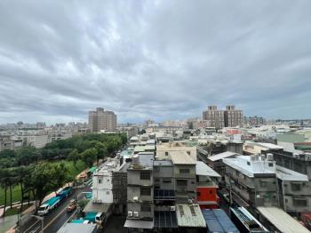 公園旁！慕夏景觀套房車位