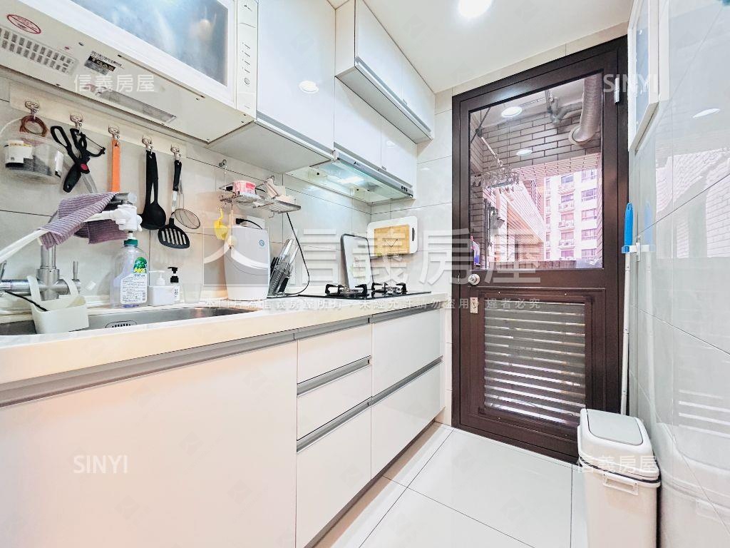 近未來Ｇ１０捷運２房車位房屋室內格局與周邊環境