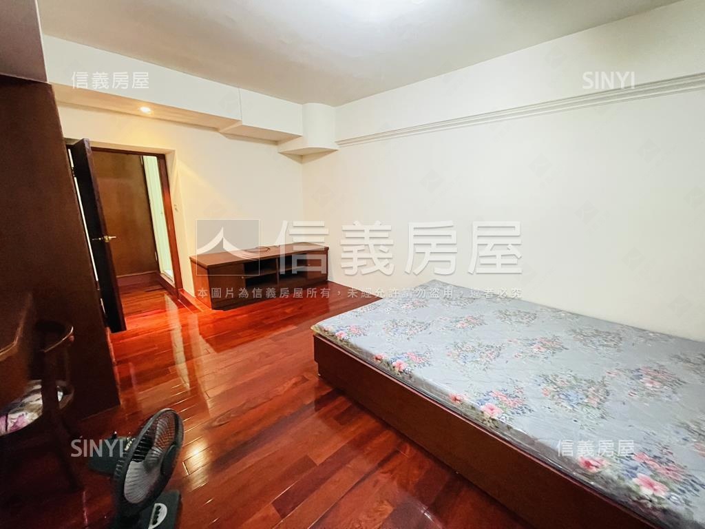 瑞士荷風稀有挑高一樓房屋室內格局與周邊環境