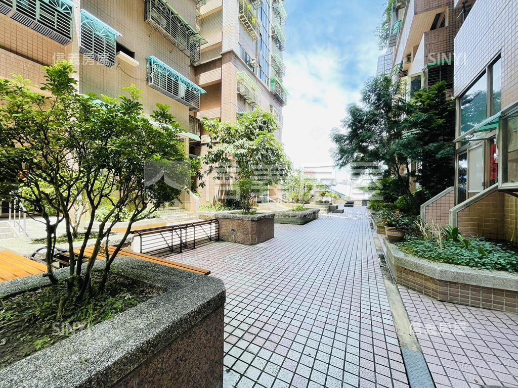 瑞士荷風稀有挑高一樓房屋室內格局與周邊環境