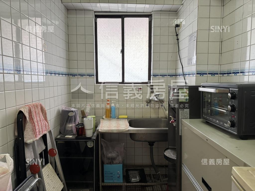 紀念堂附小電梯三房房屋室內格局與周邊環境