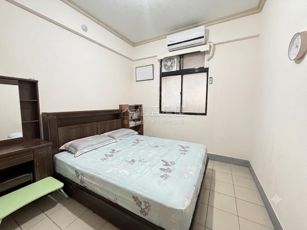 名仕豪邸樓中樓附坡平車位房屋室內格局與周邊環境