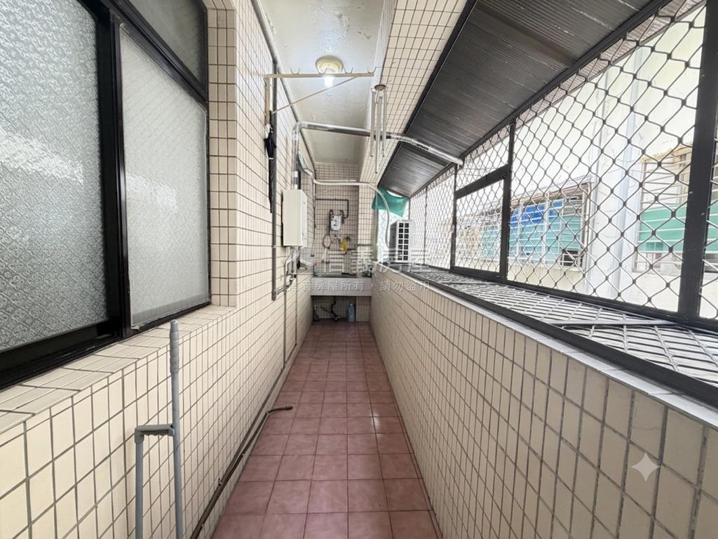 名仕豪邸樓中樓附坡平車位房屋室內格局與周邊環境