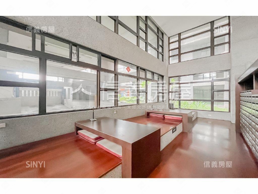 勇建光翼兩房平車誠售可談房屋室內格局與周邊環境