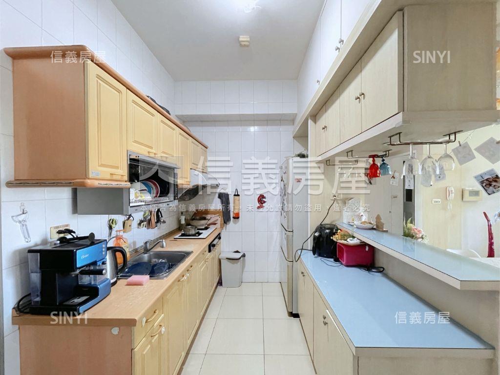 公園首排三房平車房屋室內格局與周邊環境