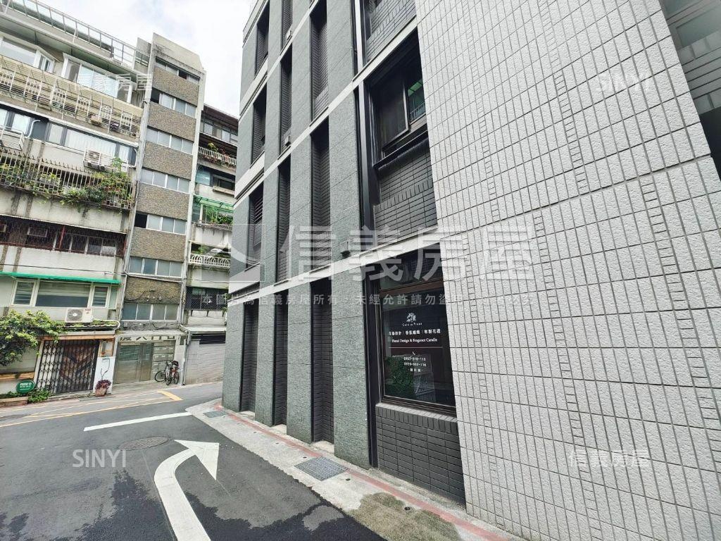 仁愛ＣＡＳＡ三角金店房屋室內格局與周邊環境