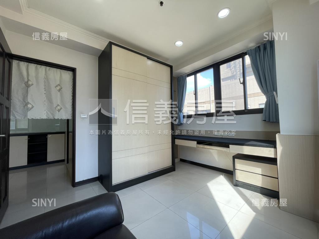 現代巴黎大兩房衛浴開窗房屋室內格局與周邊環境