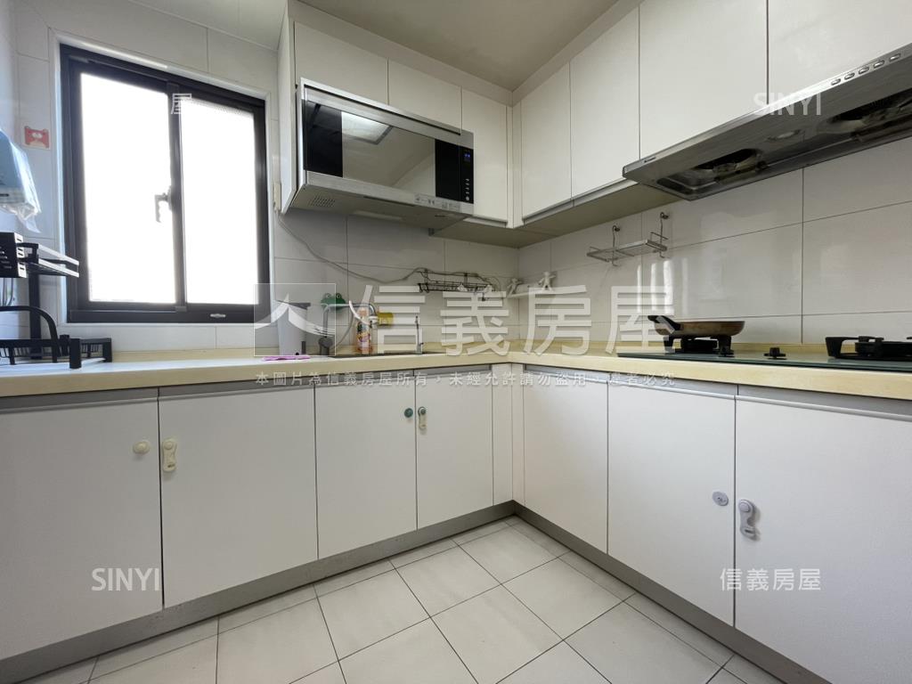 現代巴黎大兩房衛浴開窗房屋室內格局與周邊環境